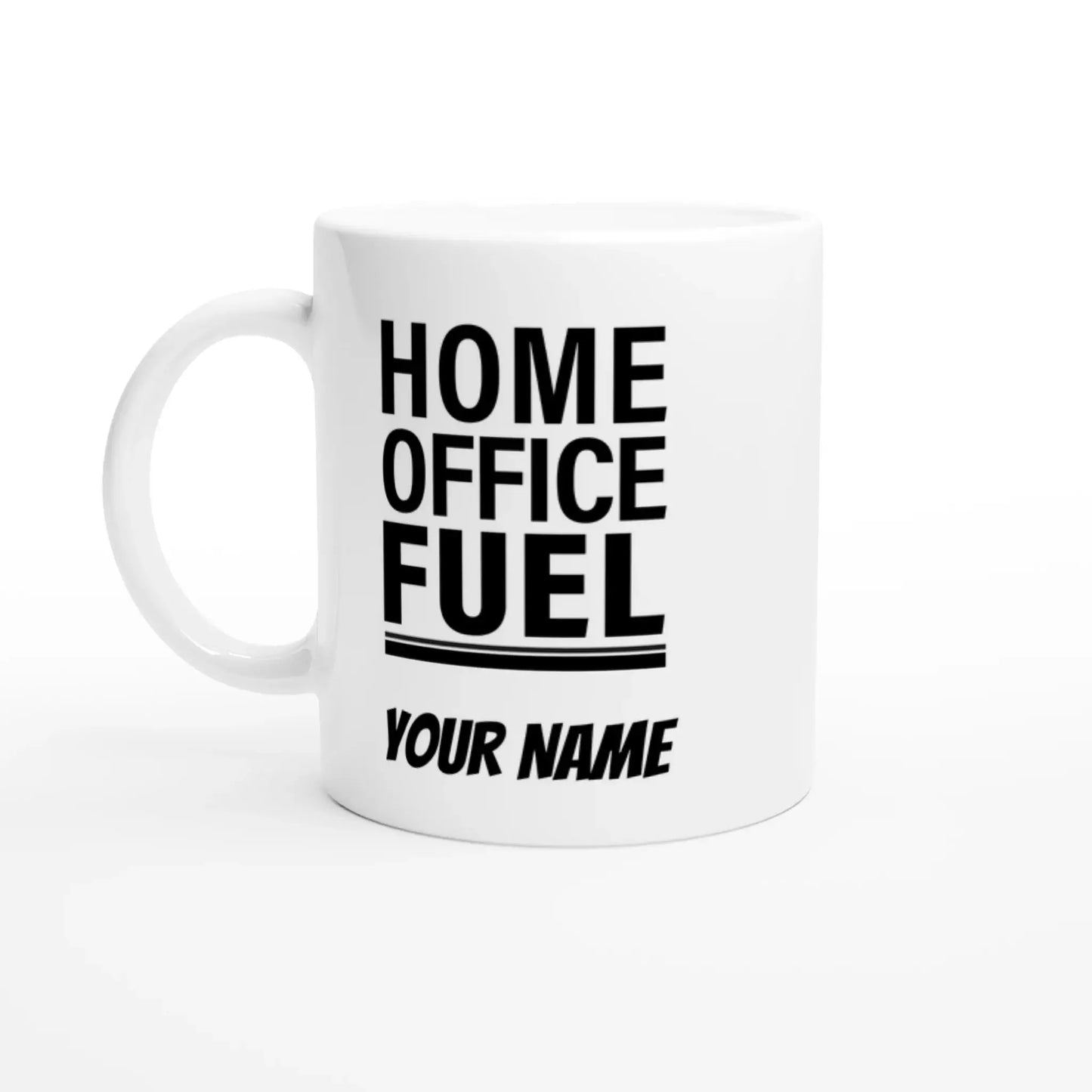 Frontansicht der weißen Home Office Fuel Tasse mit weißem Henkel und personalisiertem Namen
