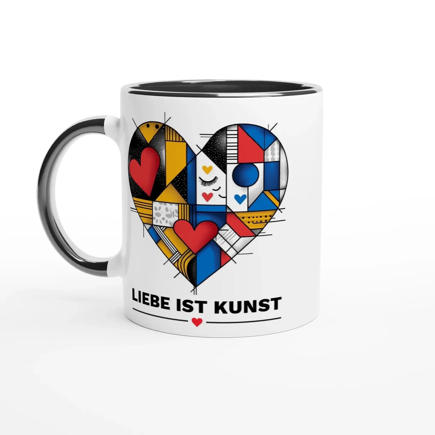 Die Tasse „Liebe ist Kunst“ von Tasse mit Herz besticht durch schwarzen Henkel, geometrisch-farbenfrohes Herzmotiv und den Schriftzug „LIEBE IST KUNST“ mit rotem Herz – das ideale Design-Geschenk.