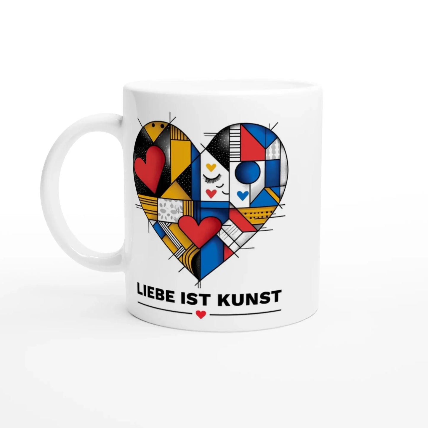 Die Tasse „Liebe ist Kunst“ von Tasse mit Herz besticht durch ihr buntes, geometrisches Herzmotiv und schwarzen LIEBE IST KUNST-Schriftzug mit rotem Herz – ein kreatives Design-Geschenk für besondere Menschen!.