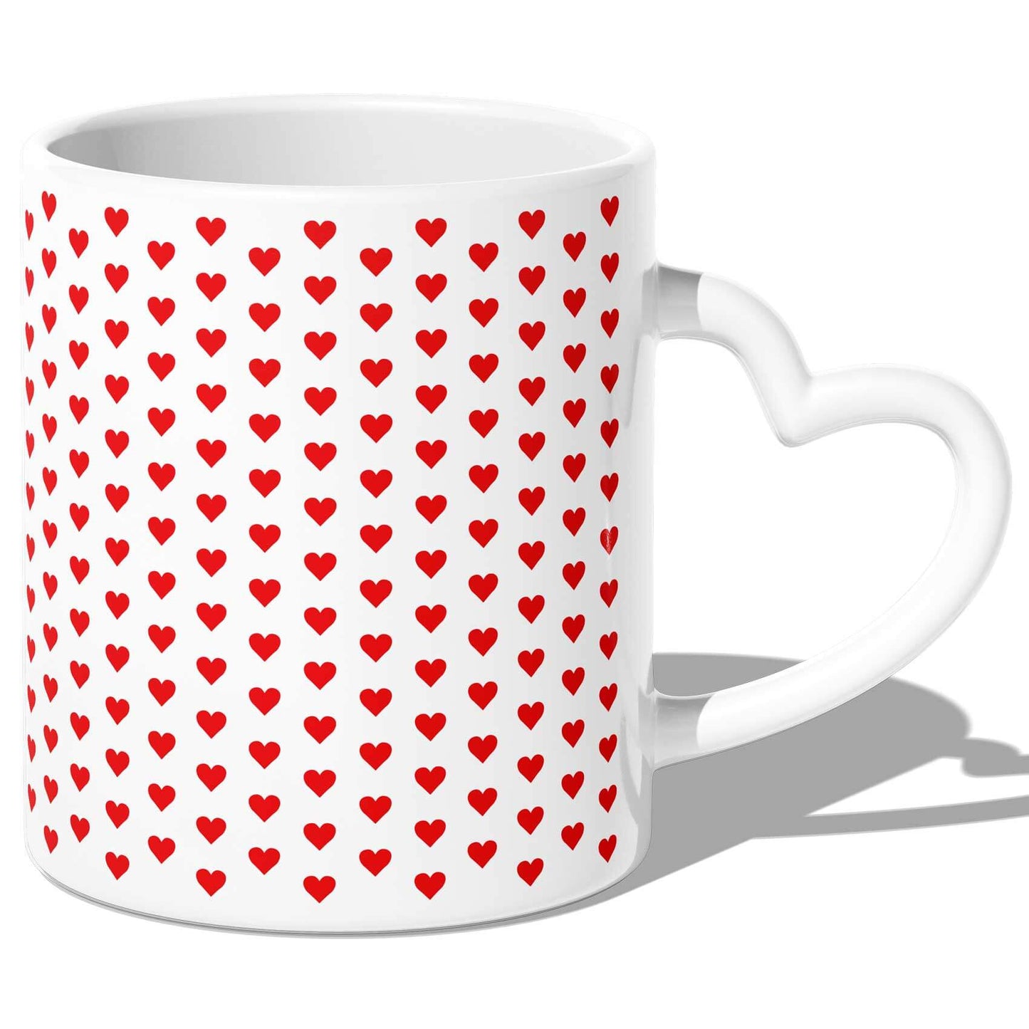 Weiße Tasse mit Herzhenkel und Herzmuster in Rot, perfekt für romantische Anlässe oder als Geschenk.