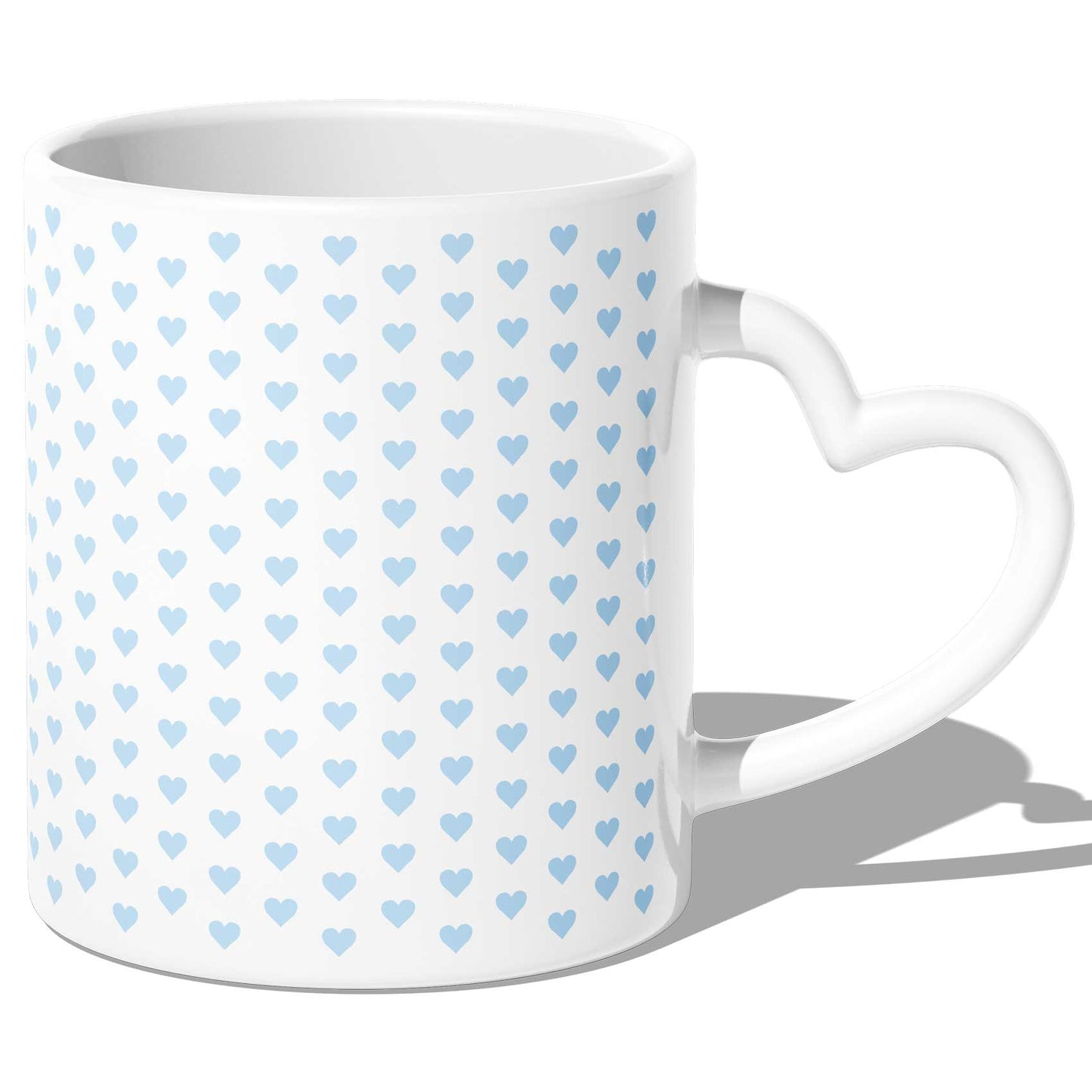 Romantische Tasse mit blauem Herzmuster und herzförmigem Henkel, ein liebevolles Detail für den Alltag.