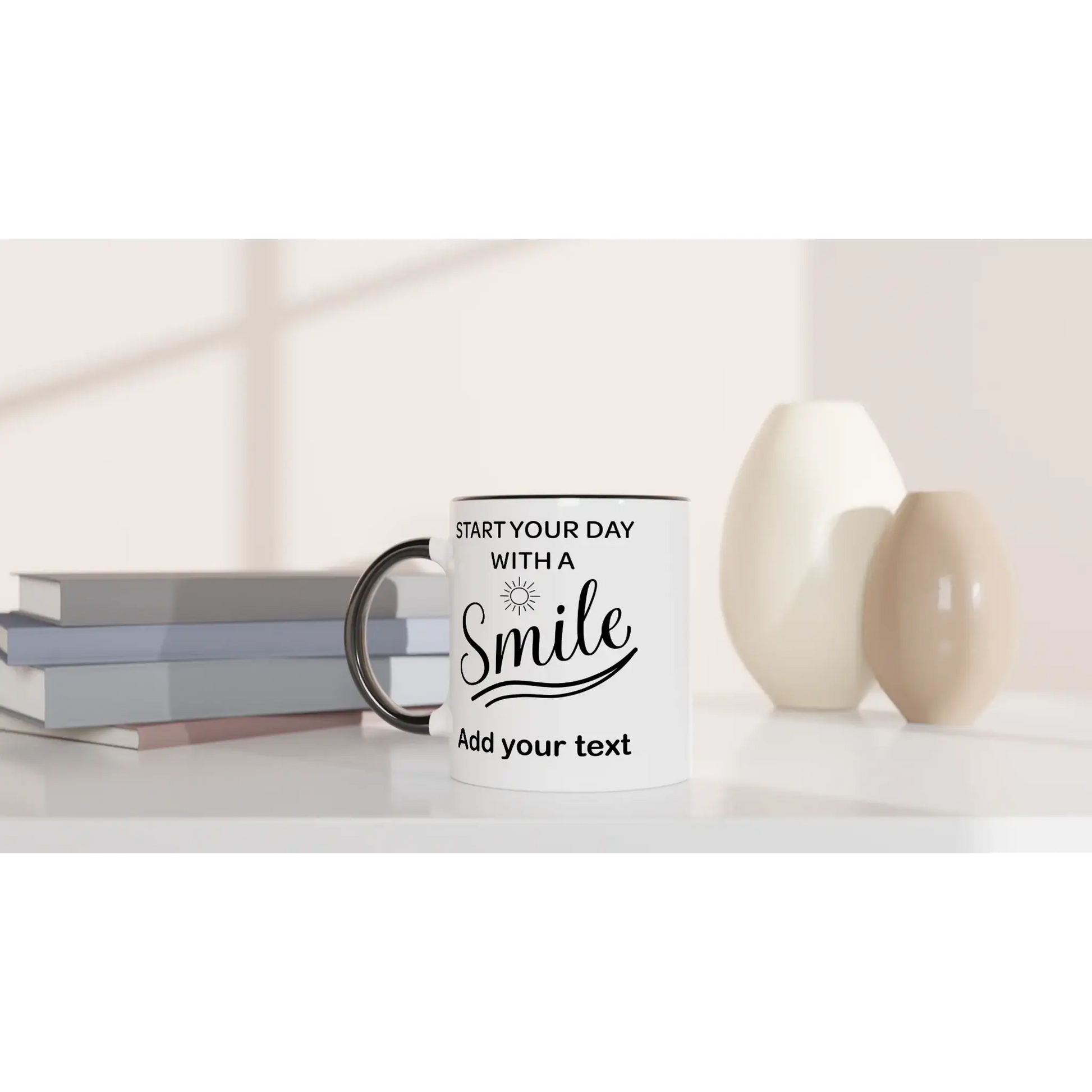 Personalisierbare Tasse mit dem Spruch 'Start your day with a smile', ideal für einen positiven Start in den Tag.