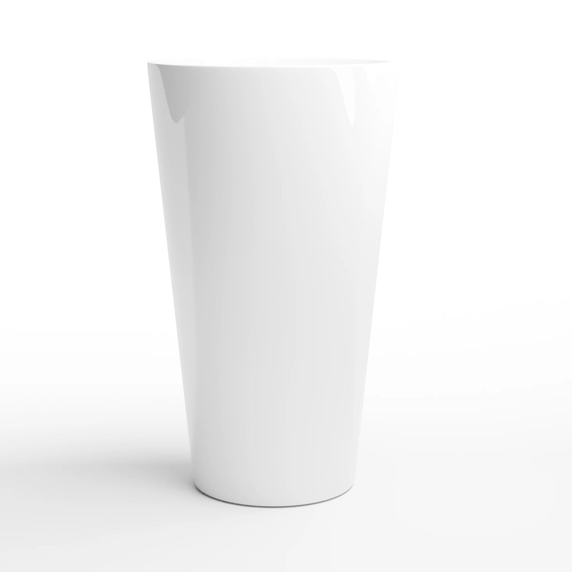 Elegante, glänzend weiße Latte-Tasse (17oz) für personalisierbare Designs mit Foto und Text.