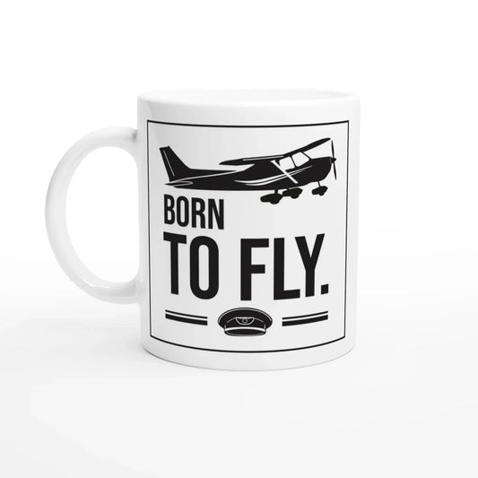Weißer Becher mit dem Spruch "Born to fly" und einem Flugzeugmotiv, ideal für Piloten und Flugfans.