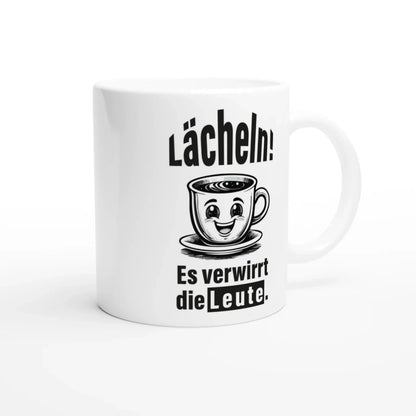 Die „☕️ Lächeln! Verwirre die Welt – Deine humorvolle Statement-Tasse! 😂“ von Tasse mit Herz ist eine weiße Tasse mit einer Cartoon-Kaffeetasse und dem deutschen Text „Lächeln! Es verwirrt die Leute“ und ist somit eine perfekte humorvolle Geschenkidee.