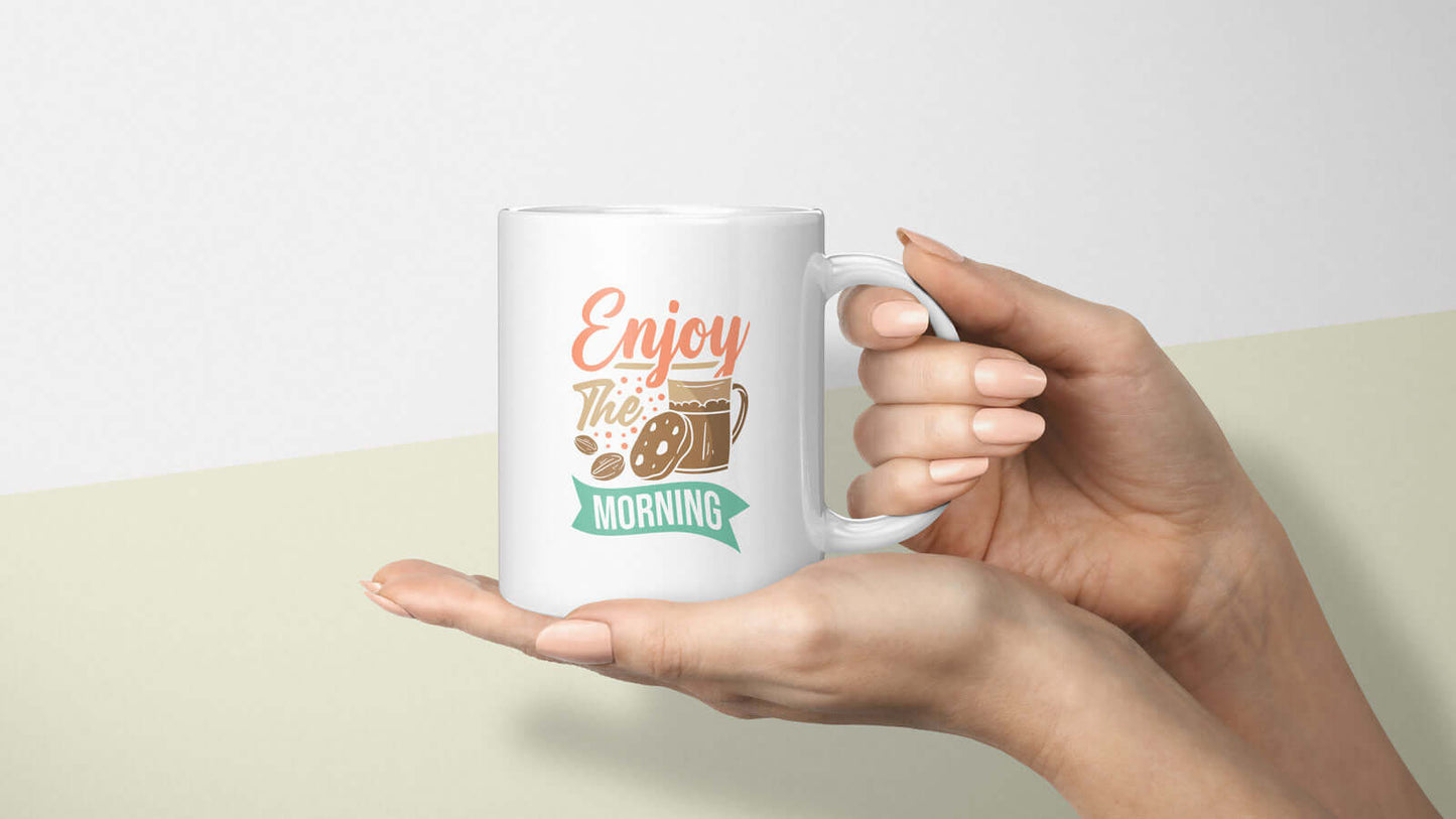 Keramiktasse im Retro-Look mit Pinselschrift in Orange und Türkis, Geschenkidee für Morgenmenschen.