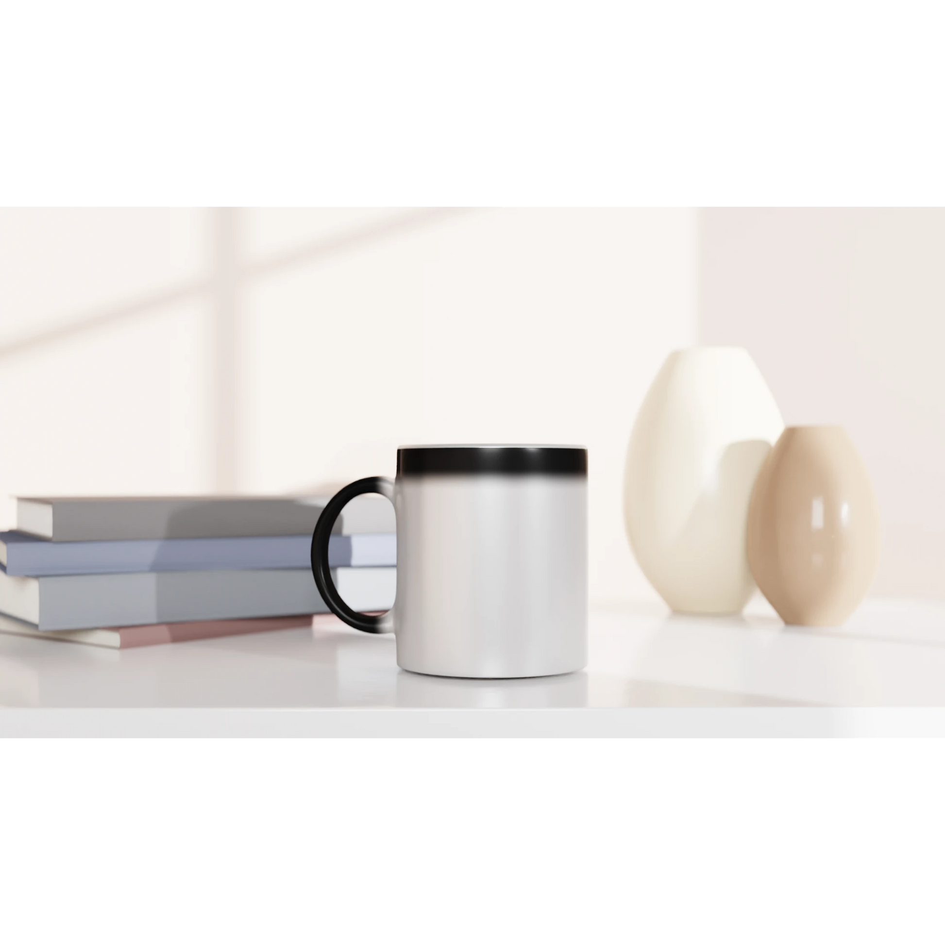 Personalisierte Zaubertasse in edlem Frosted-Design, ideal für kreative Köpfe und Geschenkfans.